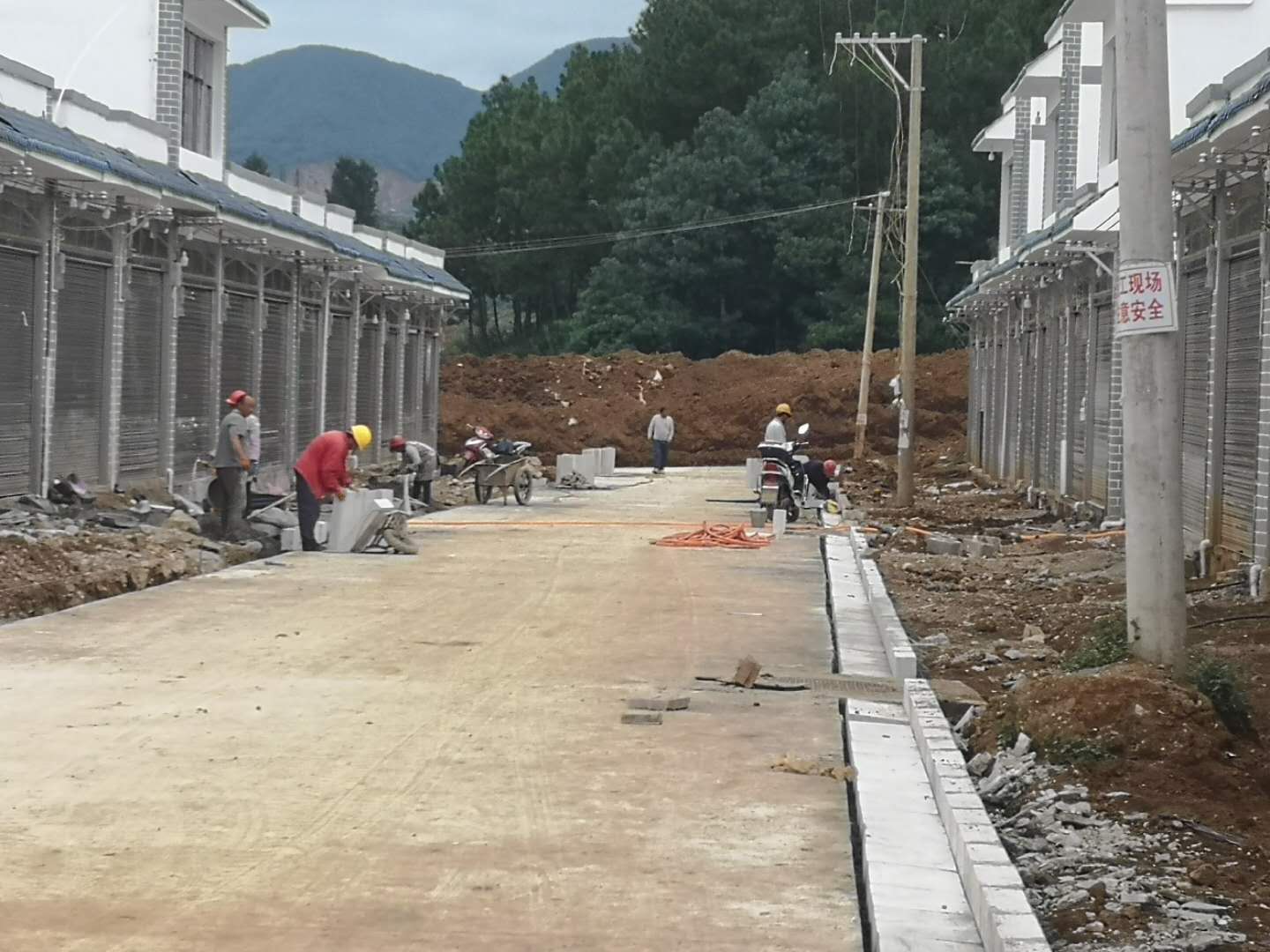 项目24—新街镇坪地营村溜溜堂易地安置点.jpg
