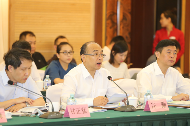 组委会主任、深圳市市长许勤在第四届中国慈展会组委会上讲话（图3）.jpg