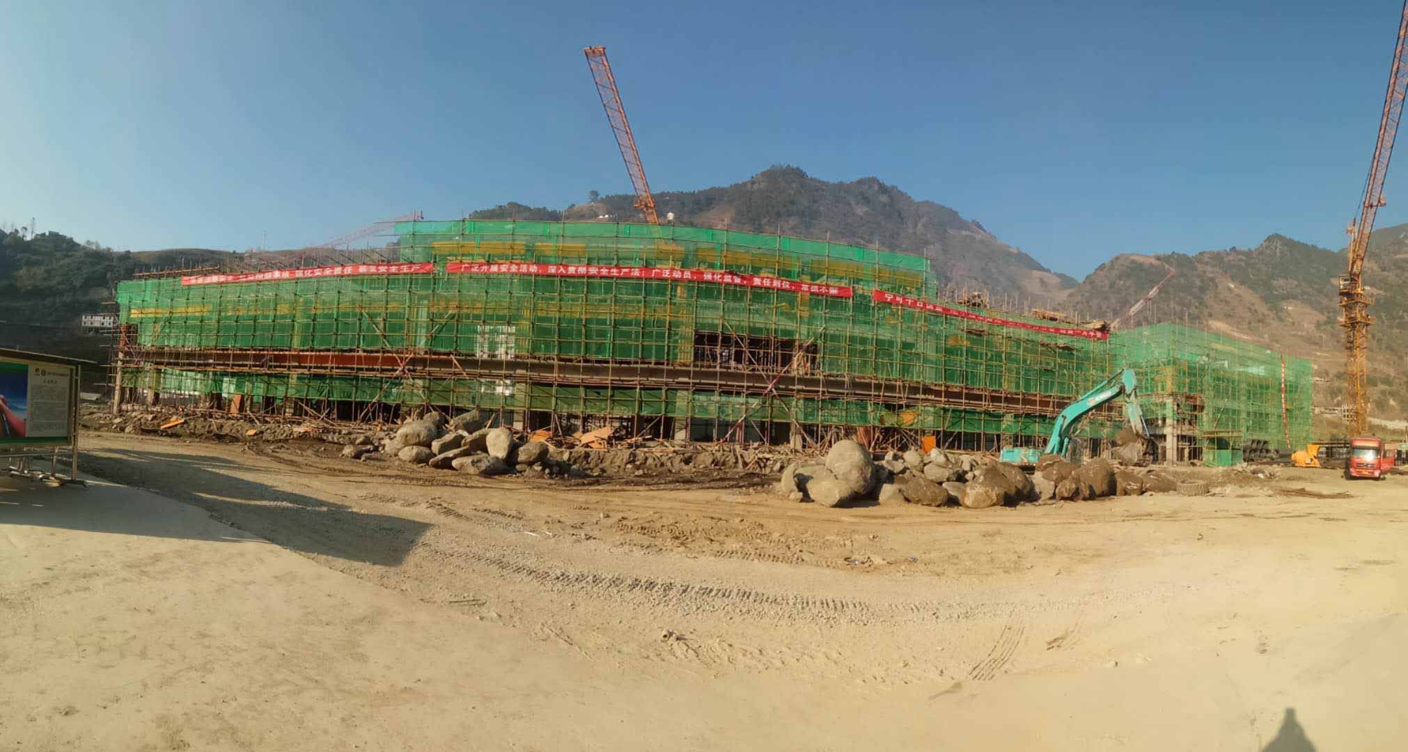 主教学楼施工中.jpg