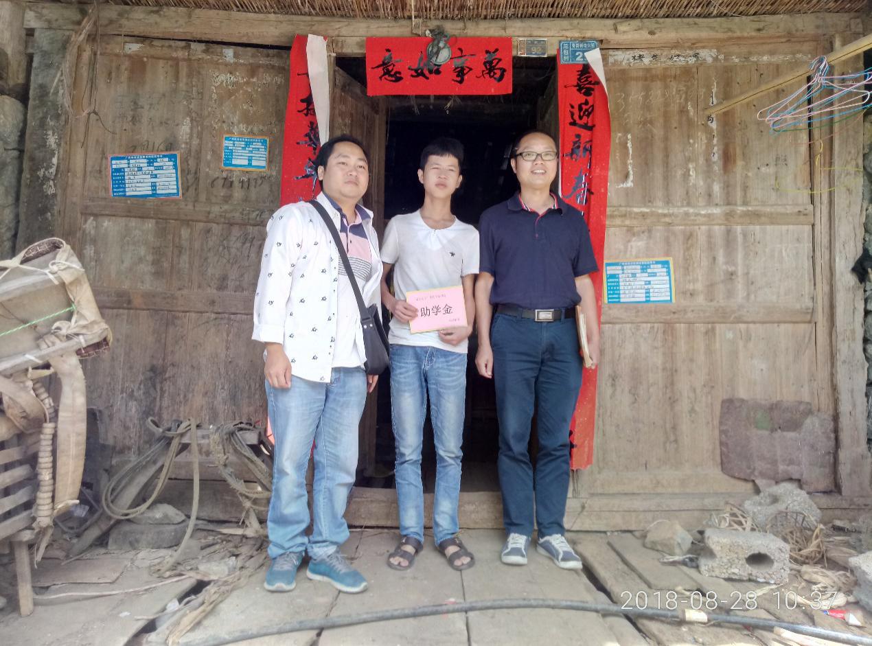 罗昌宁（中）.jpg