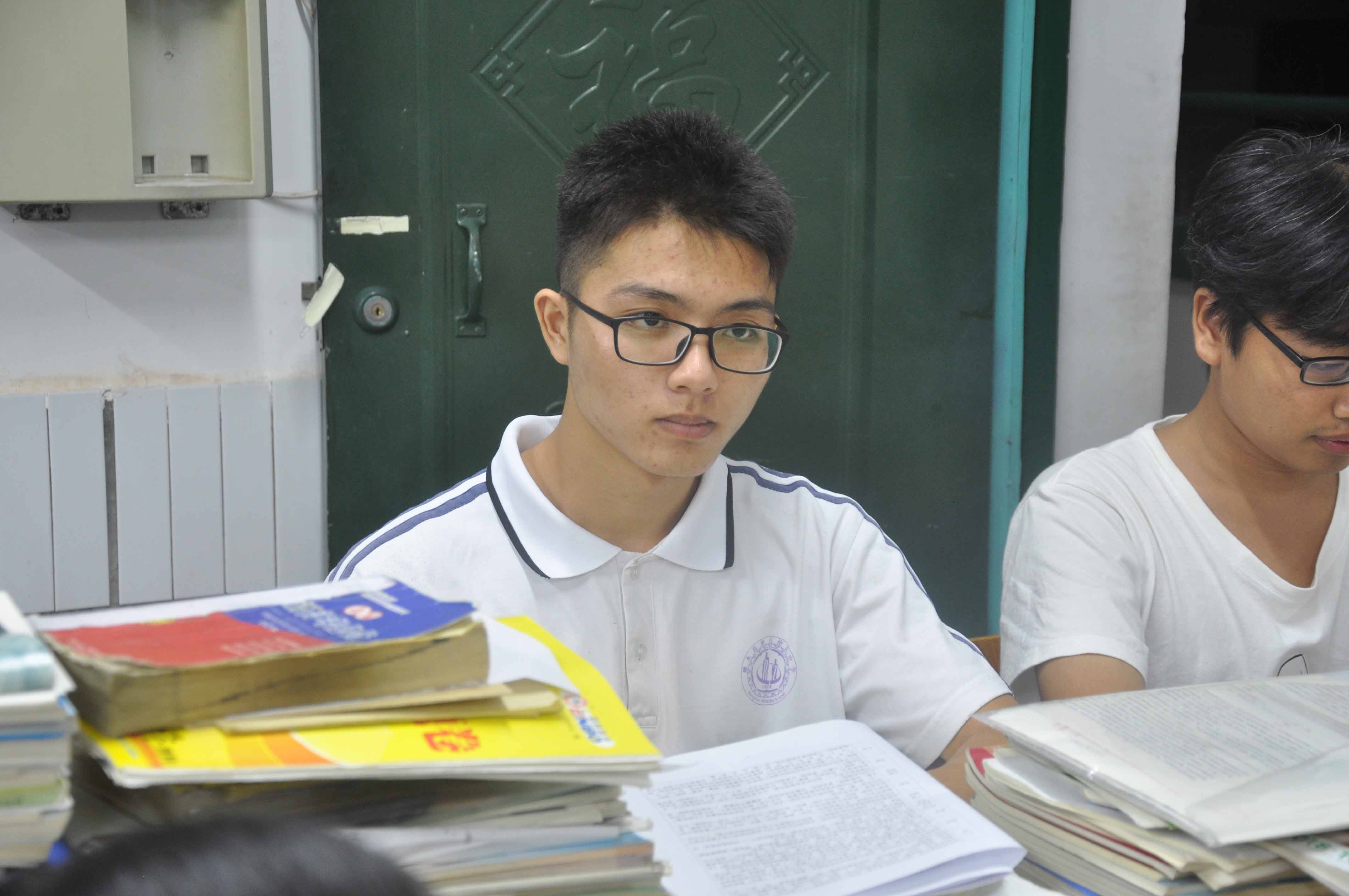 01融水中学建档立卡户王孔同学.jpg