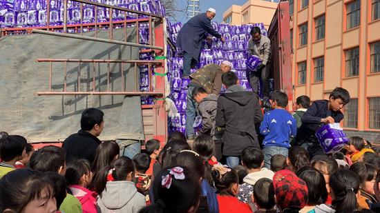 王俊凯粉丝联合新浪扬帆公益基金呼吁保护水资源1.jpg