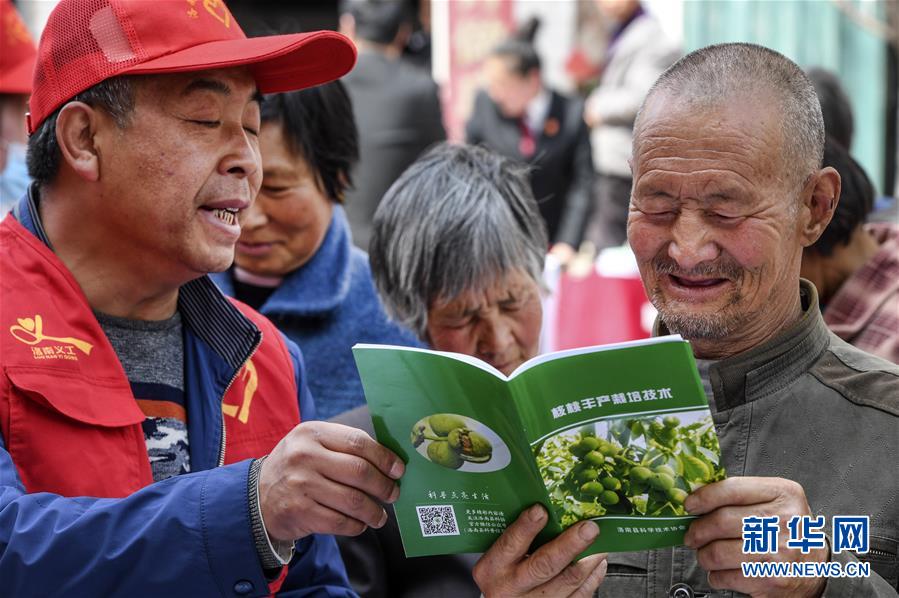 “三下乡”春风拂农家.jpg