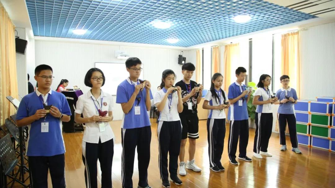 “星星”的孩子，用陶笛演奏快乐6.jpg
