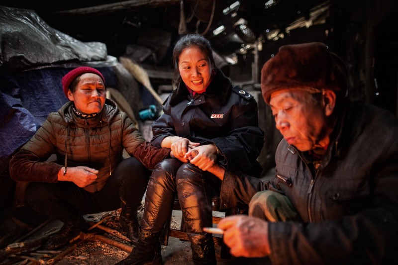 “扶贫要以钉钉子精神反复抓”.jpg