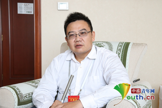 “好青年”尹珩：左手建设右手公益 为“一带一路”奉献中国力量.jpg