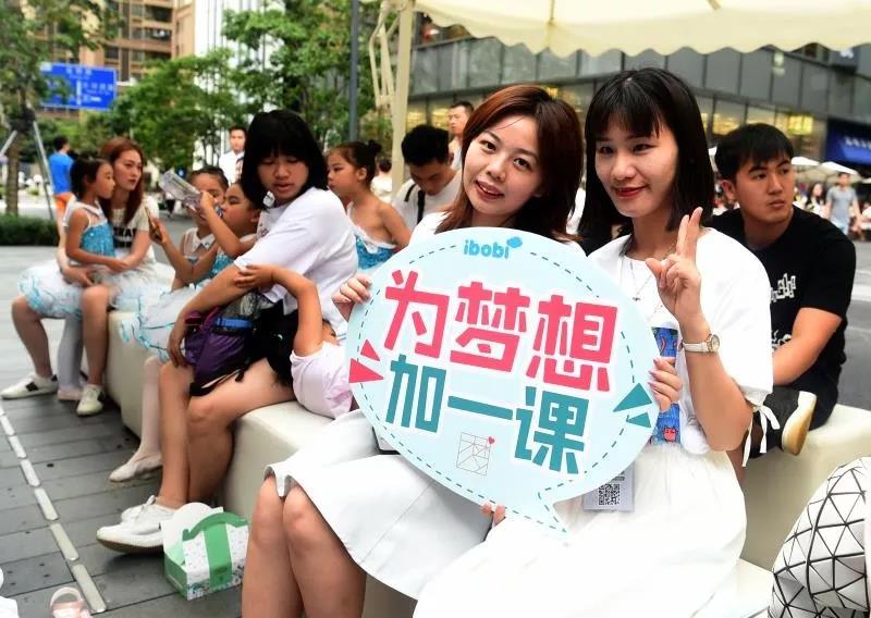 一间“神奇教室”突降深圳，明星大咖助阵，用童心画笔绘出“梦想的线条”30.jpg