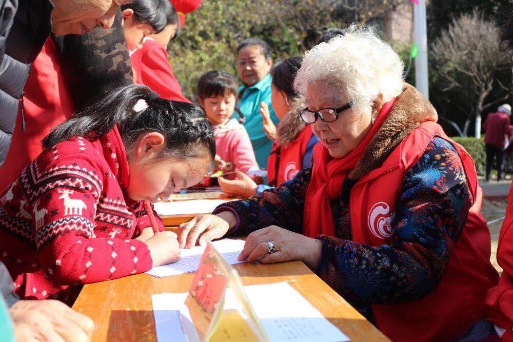超仁妈妈倪春：“和爷爷奶奶坐时光机”为留守老人重返幸福.jpg