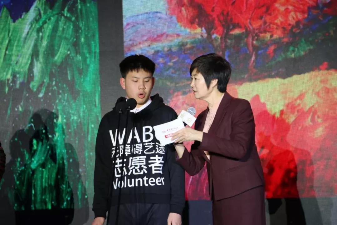 “小朋友画廊”背后的网红公益组织2.jpg