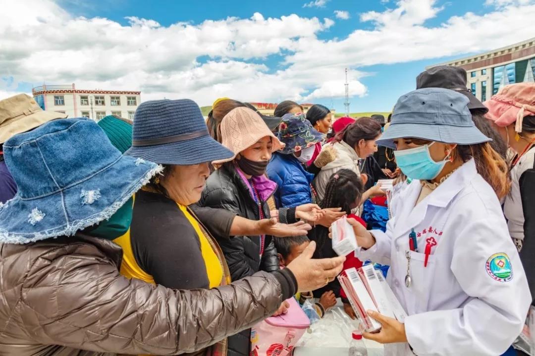 中国红基会“西部女性阳光基金 · 粉红私享包”项目在青海果洛启动5.jpg