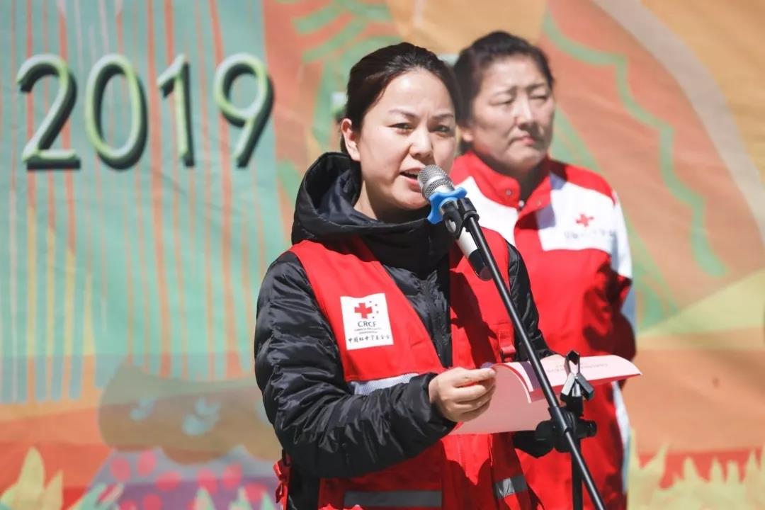 中国红基会“西部女性阳光基金 · 粉红私享包”项目在青海果洛启动1.jpg