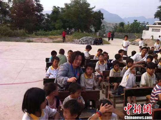 竹乡“蒲公英”播洒志愿种子13年：帮助别人，快乐自己.jpg