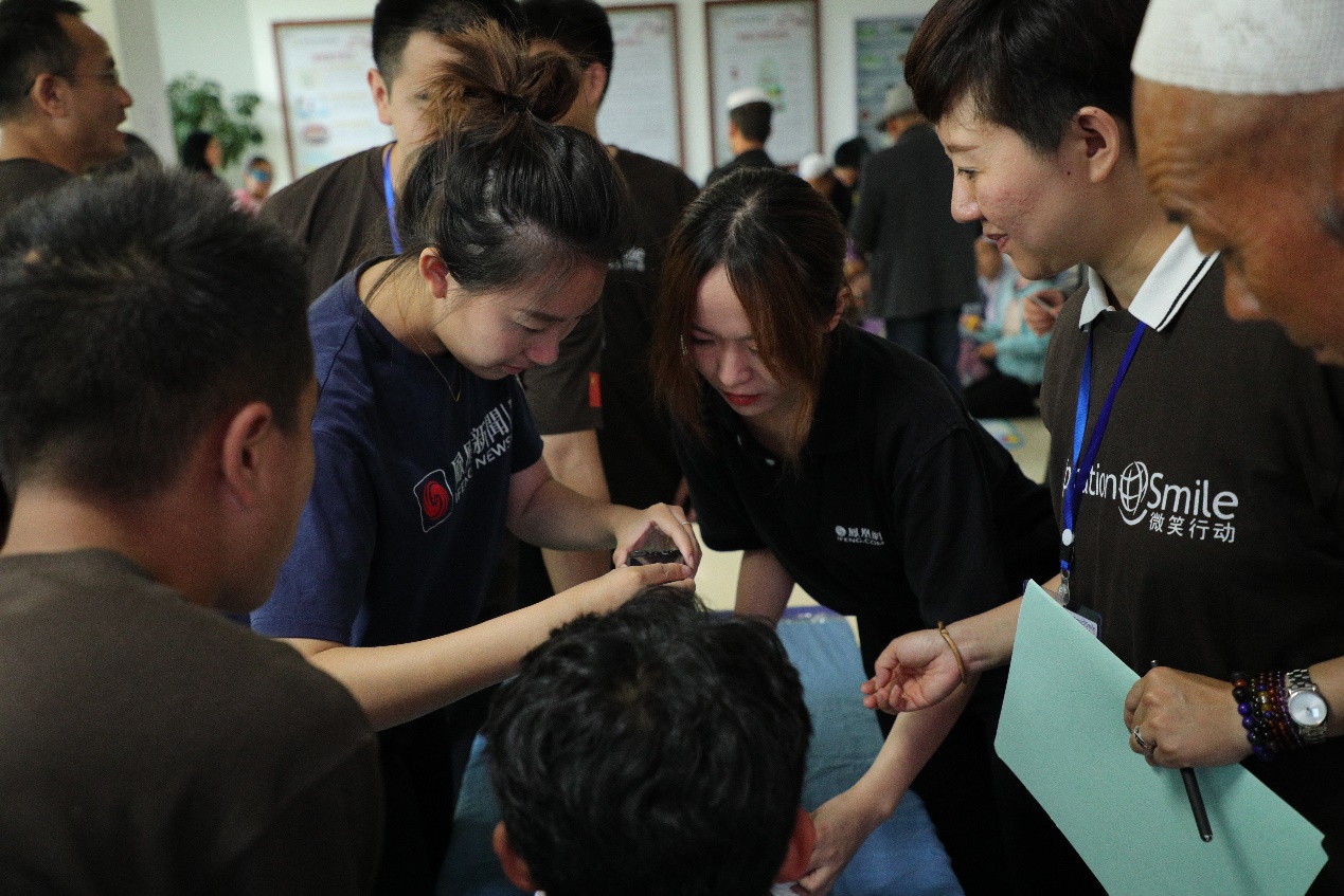 让微笑绽放：凤凰网“益童计划”在临夏救助56名唇腭裂患儿1.jpg