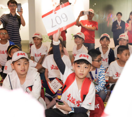 真爱梦想“去远方”公益研学旅行队伍参观嘉德艺术中心 体验“小小拍卖师”3.jpeg
