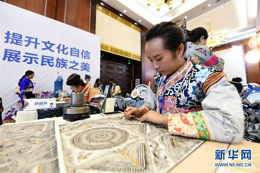 贵州：舞动指尖 巧手脱贫6.jpg