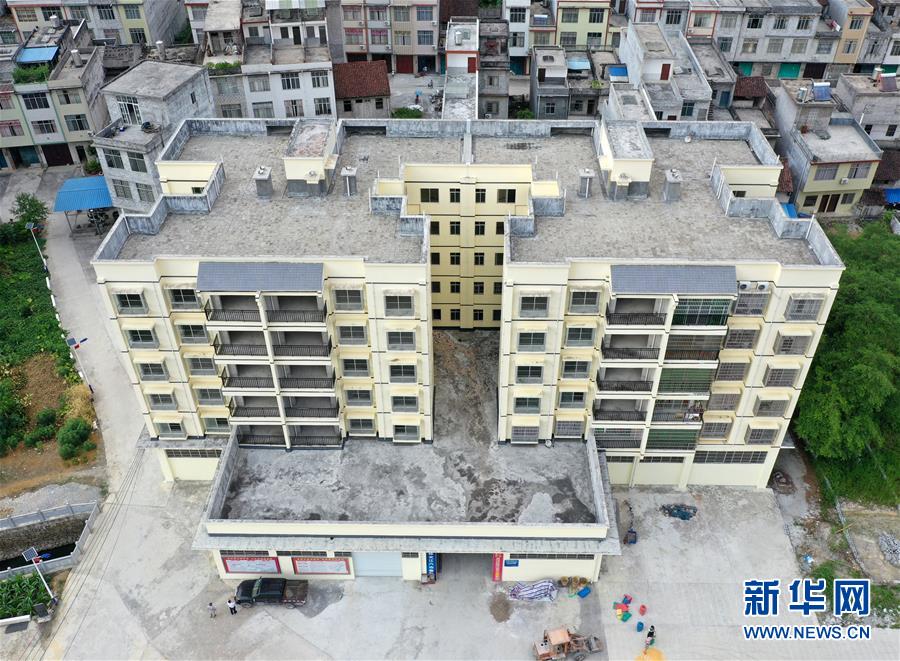广西大化：扶贫车间助脱贫.jpeg
