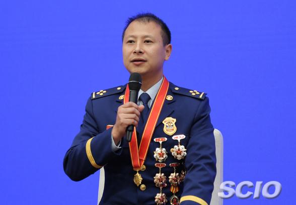 国新办举行应急管理系统先进典型代表与中外记者见面会1.jpg